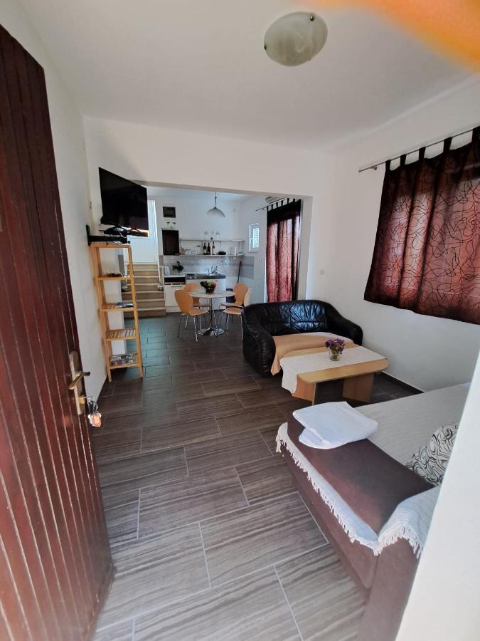 Apartmani Dusica Lumbarda Exterior foto