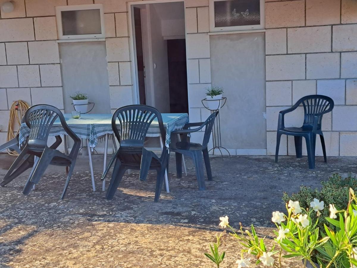 Apartmani Dusica Lumbarda Exterior foto