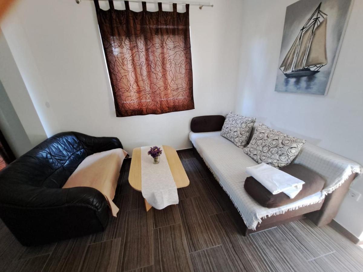 Apartmani Dusica Lumbarda Exterior foto