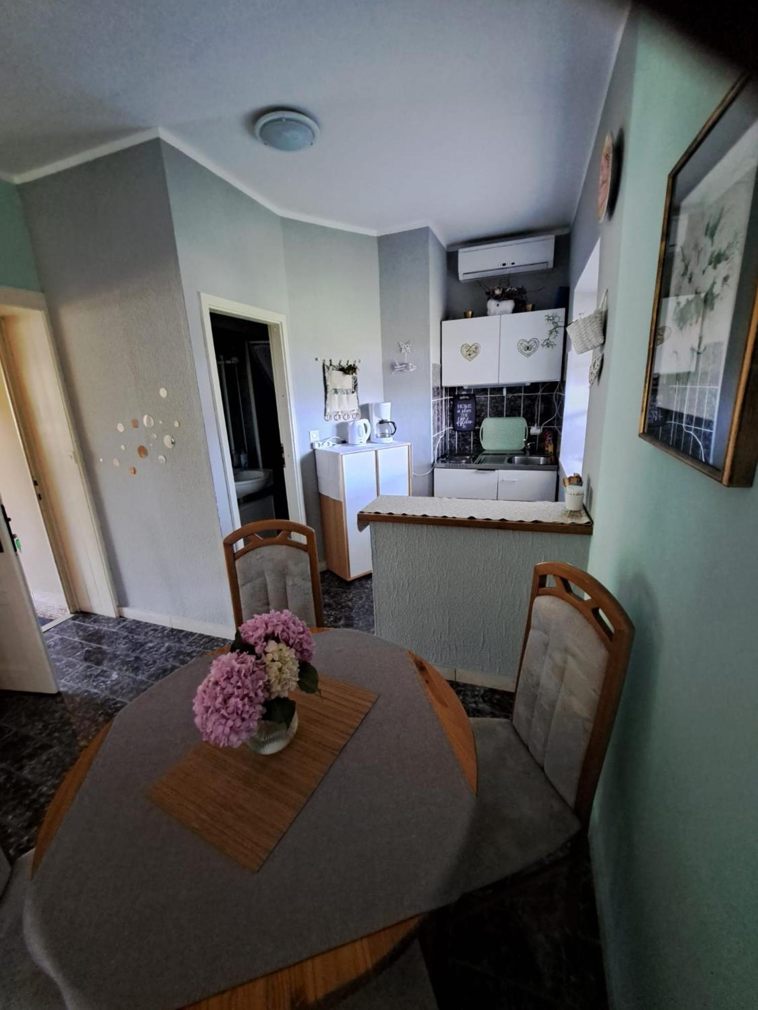 Apartmani Dusica Lumbarda Exterior foto